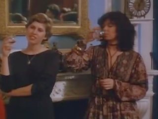 Klasický x jmenovitý video s retro dámy