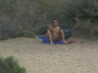 Voyeur vrouw naakt strand