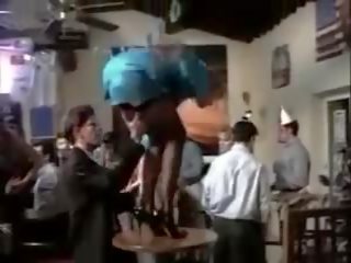 Un Bar Sympathique: Free Free Bar adult movie clip 4e