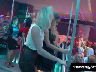 Bi klub chicks having jemagat öňünde xxx clip topar sikiş