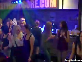 Stupendous european babes ngisep at nightclub