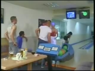 Cực bowling buổi họp