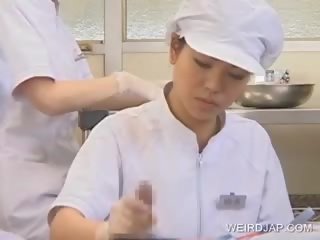 Ιαπωνικό νοσοκόμα εργαζόμενος μαλλιαρό στέλεχος