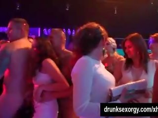 Bi-sexual סיגים מזיין ב א xxx אטב וידאו מסיבה