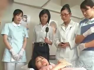 Warga asia si rambut coklat anak perempuan pukulan berambut lebat johnson di yang hospital