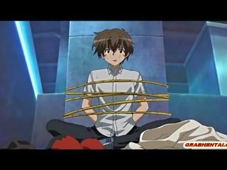 Roped hentai adolescent xem cô ấy phụ nữ bạn bè gangbang qua bandits