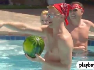 Свінгери має веселощі і оральний x номінальний відео в плавальний басейн